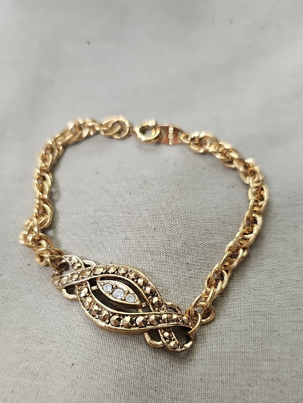 Vintage Avon Gold Heirloom Classic Bracelet - Gold
